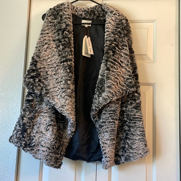 Jolt Jackets & Blazers - New Womens Jolt Faux Fur Vest. Womens XL
